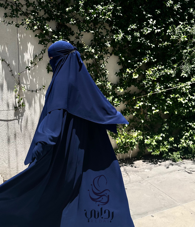 عباية واسعه جدًا بتصميم دبل كلوش 