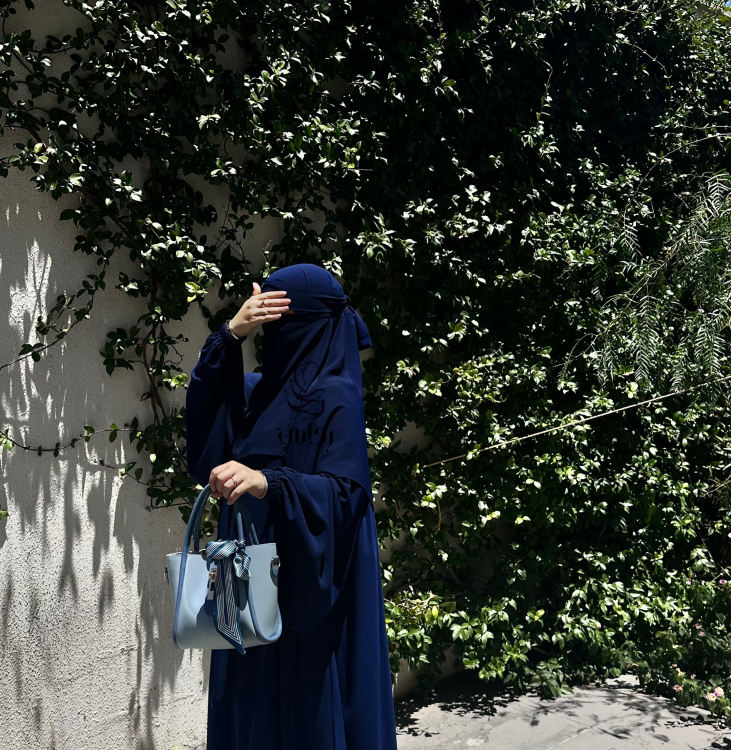 طقم دبل كلوش،فستان و شال عريض مربّع ١٥٠*١٥٠ و نقاب قطعتين