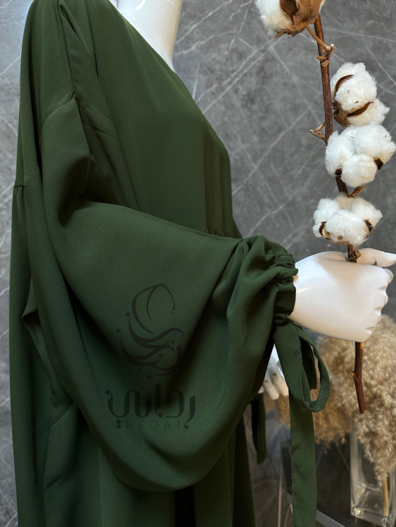 طقم مكوّن من ٤ قِطع بتصميم كلوش