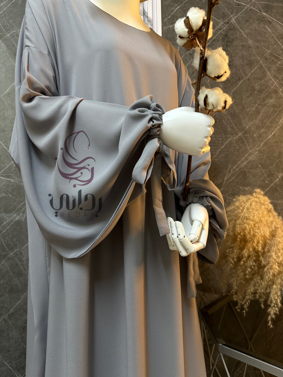 طقم مكوّن من ٤ قِطع بتصميم كلوش