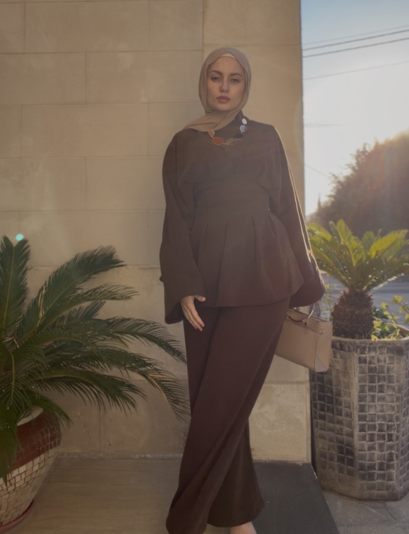 طقم ماسترد باللون البني 