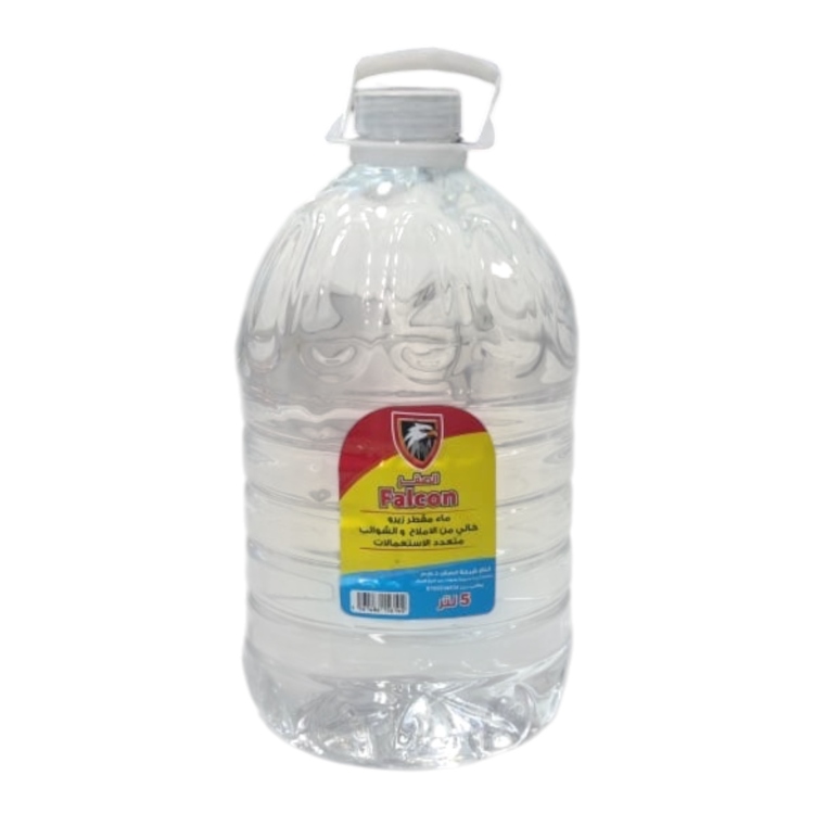 ماء مقطر  خالي من الاملاح و الشوائب 