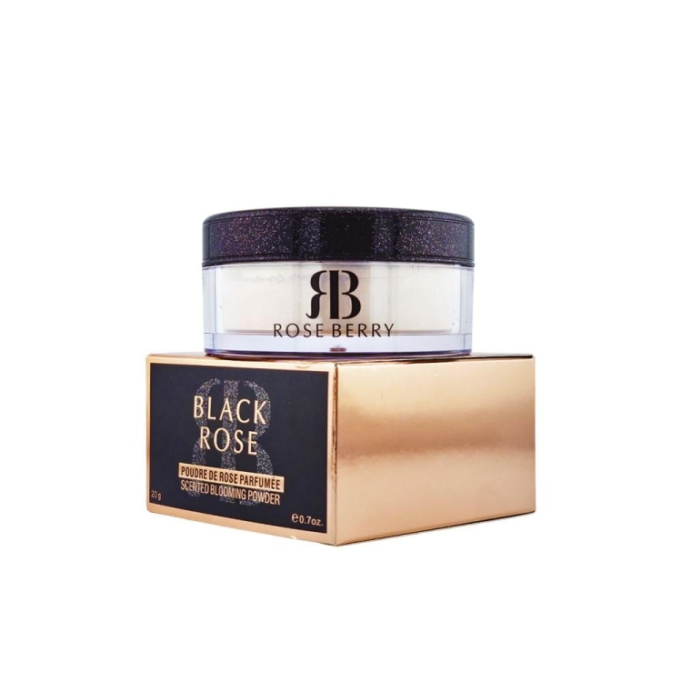 بودرة معطرة بلمعة ناعمة ورائحة جذابة، مثالية للسهرات والمناسبات عطر بلاك امبيوم 