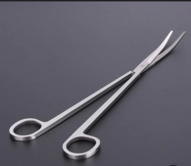 مقص أعوج للنباتات