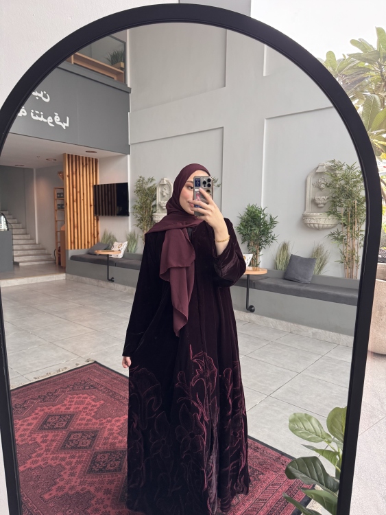 عباية الوردة الخمرية 