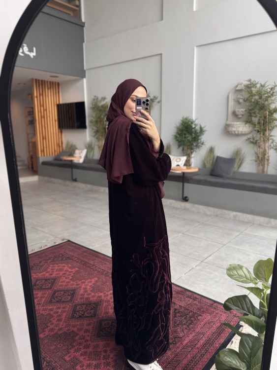 عباية الوردة الخمرية 