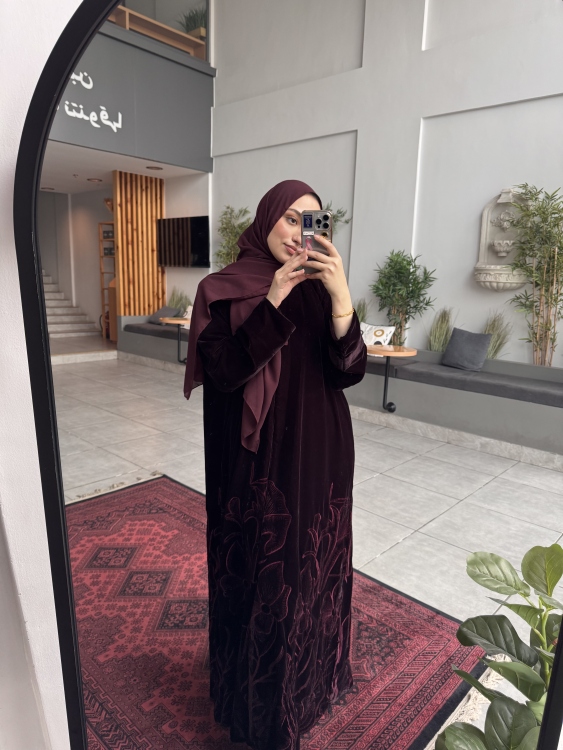عباية الوردة الخمرية 