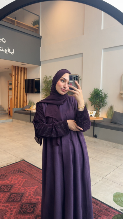 عباية بنفسجية 
