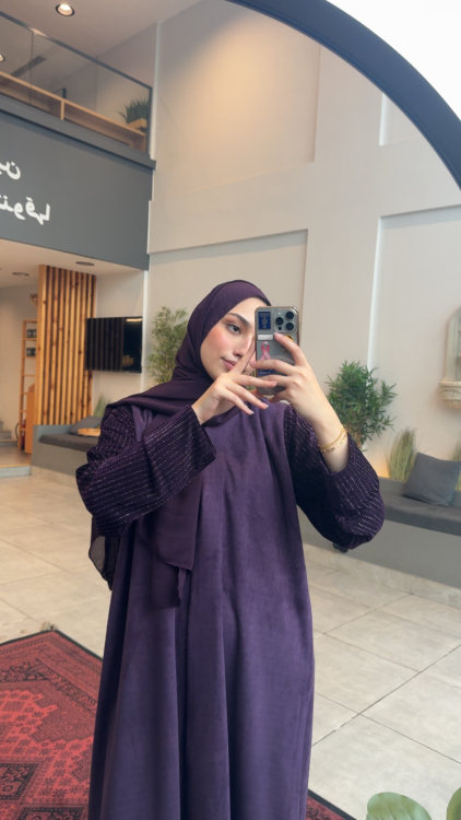 عباية بنفسجية 