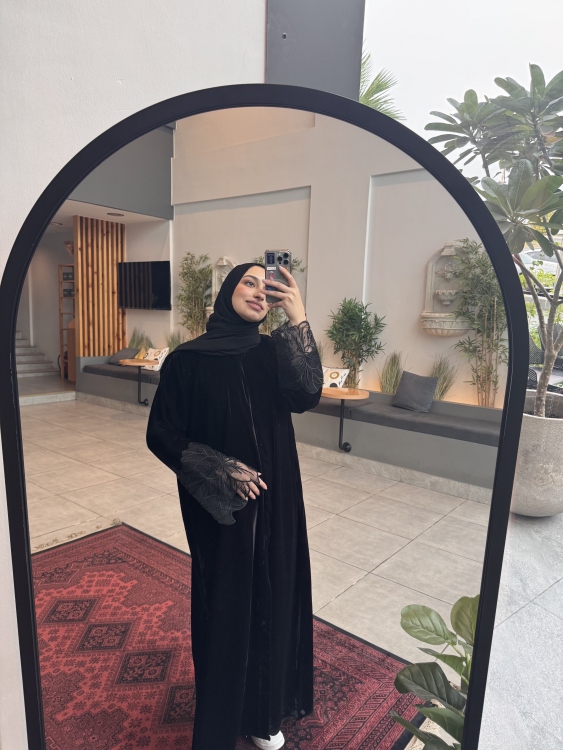 عباية سوداء مخمل