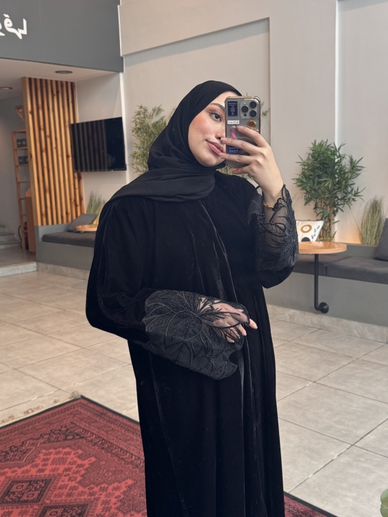 عباية سوداء مخمل