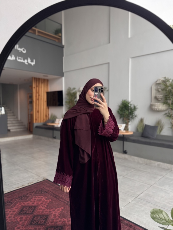 عباية مخمل خمري