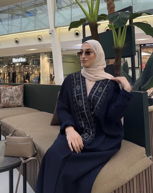 عباية جوخ تطريز