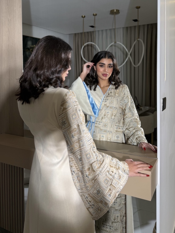 Open Front Jalabiya With Belt جلابية مسك