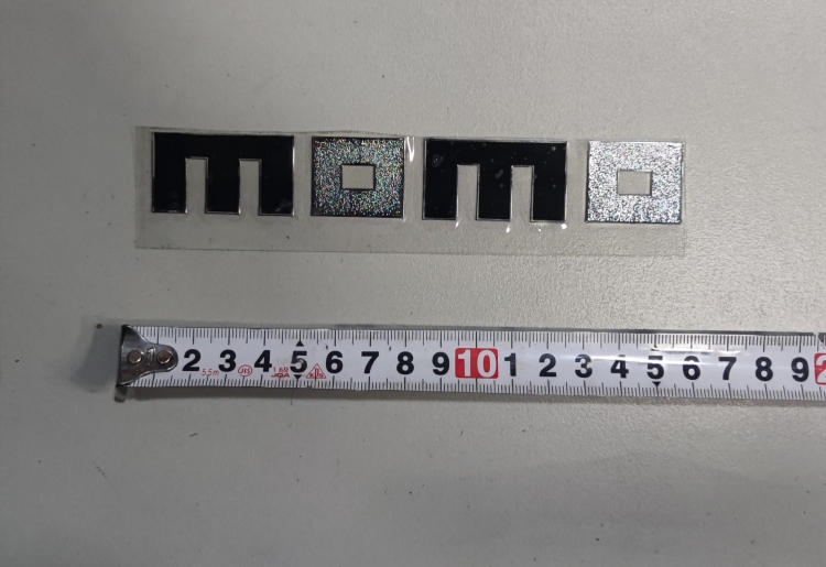 ستيكر MOMO معدني 16CM