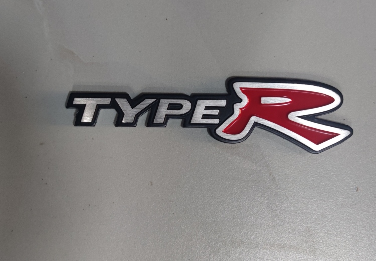 شعار TYPE R معدني