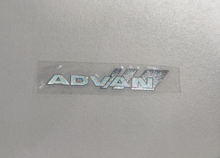 ستيكر ADVAN معدني صغير