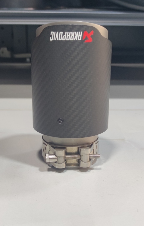 نكلة اكزوزت AKRAPOVIC كاربون فايبر