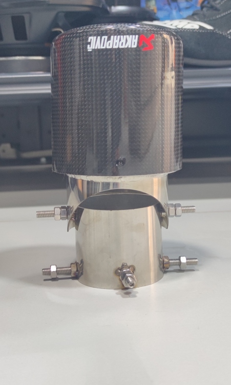 نكلة اكزوزت كاربون فايبر لامع مفرد 