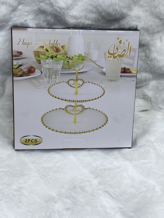 مضيفة قطعتين 