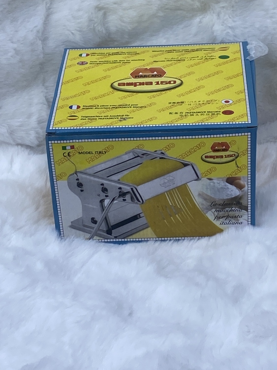 ماكينة صنع المعكرونة 