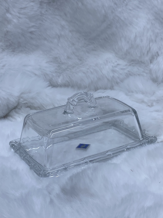 جاط مع غطاء شفاف صغير 