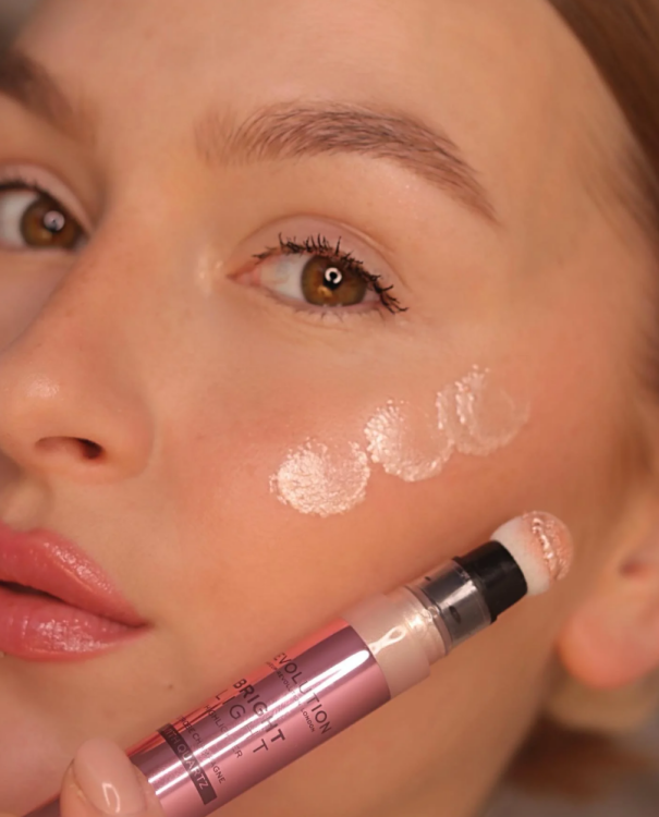 MAKEUP REVOLUTION, BRIGHT LIGHT HIGHLIGHTER
