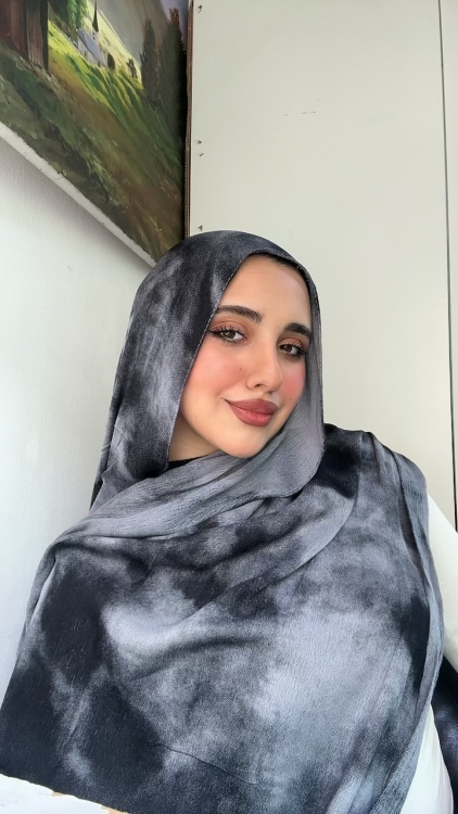 مودال معرق سكني غامق وأسود 