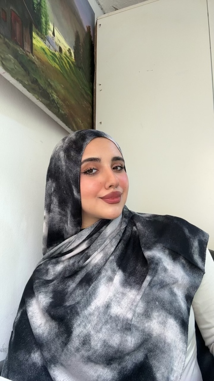 مودال سكني فاتح وأسود 