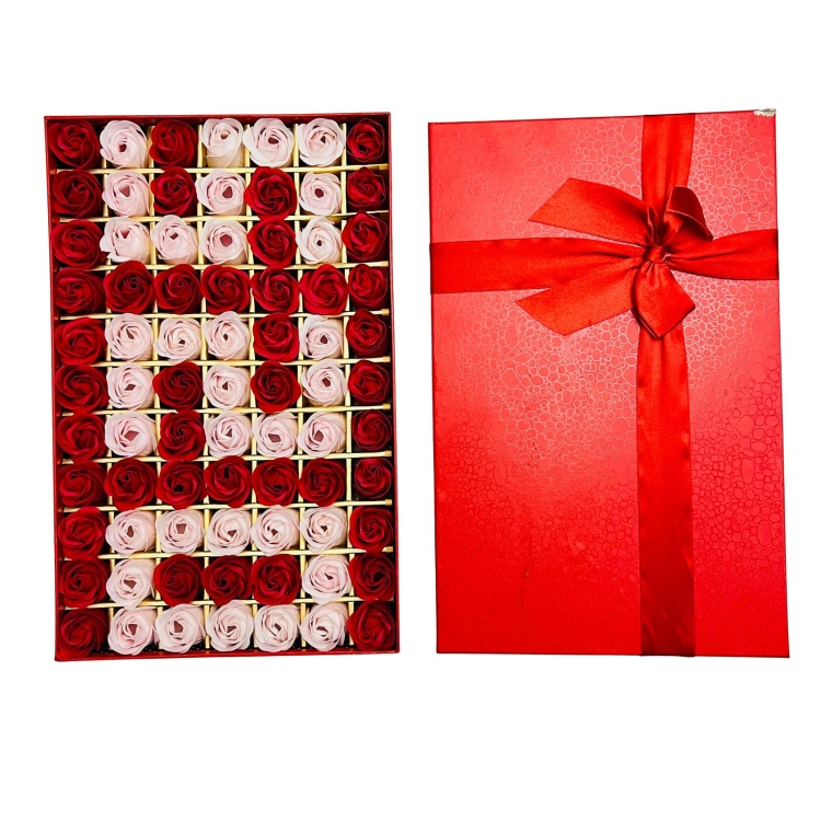 علبة ورد صناعي 