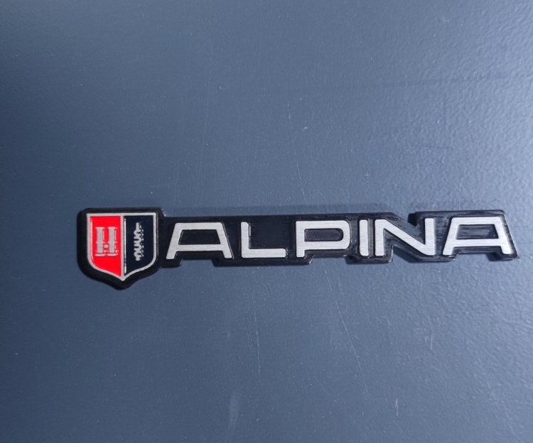 شعار ALPINA معدني ثقيل