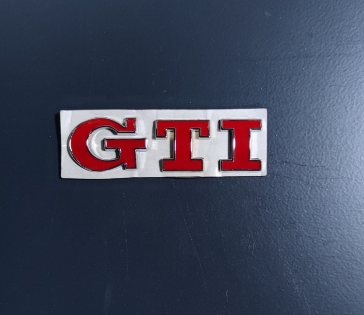شعار GTI معدني 