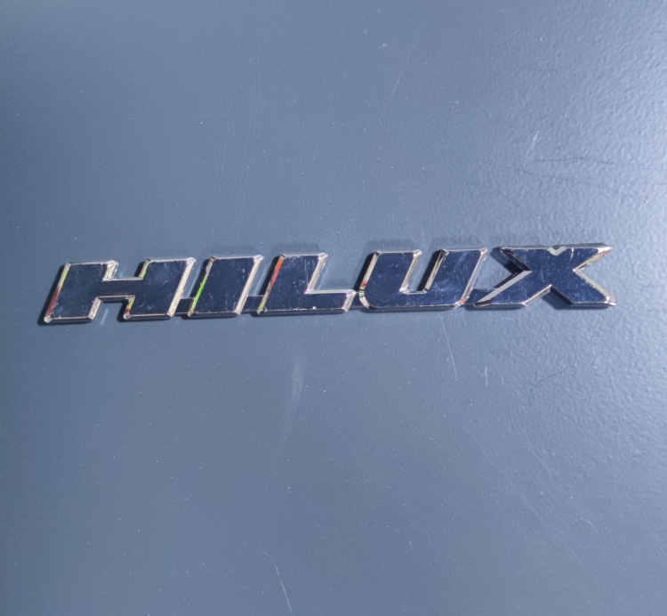 شعار HILUX كروم ، بلاستيك