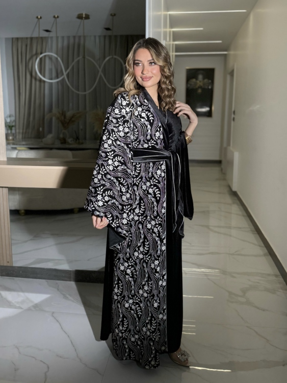 جلابية الشيخة ( لون أسود وأبيض ) Open Front Jalabiya With Belt