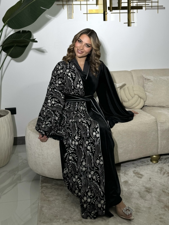 جلابية الشيخة ( لون أسود وأبيض ) Open Front Jalabiya With Belt