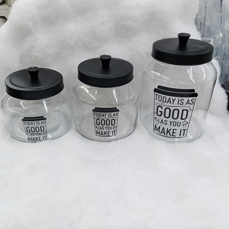 مرتبانات بغطاء اسود 