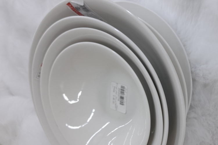 صحون  بورسلان ابيض 