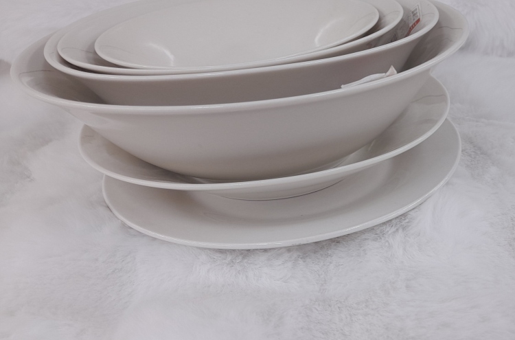 صحون  بورسلان ابيض 