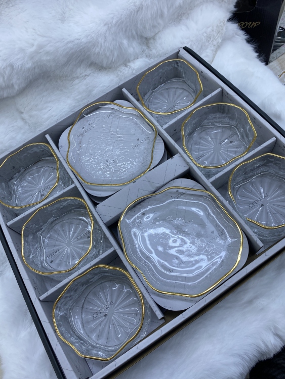 طقم صحون 12 قطعةً