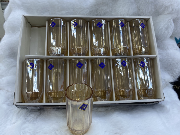 طقم كاسات الصافي لون عسلي 