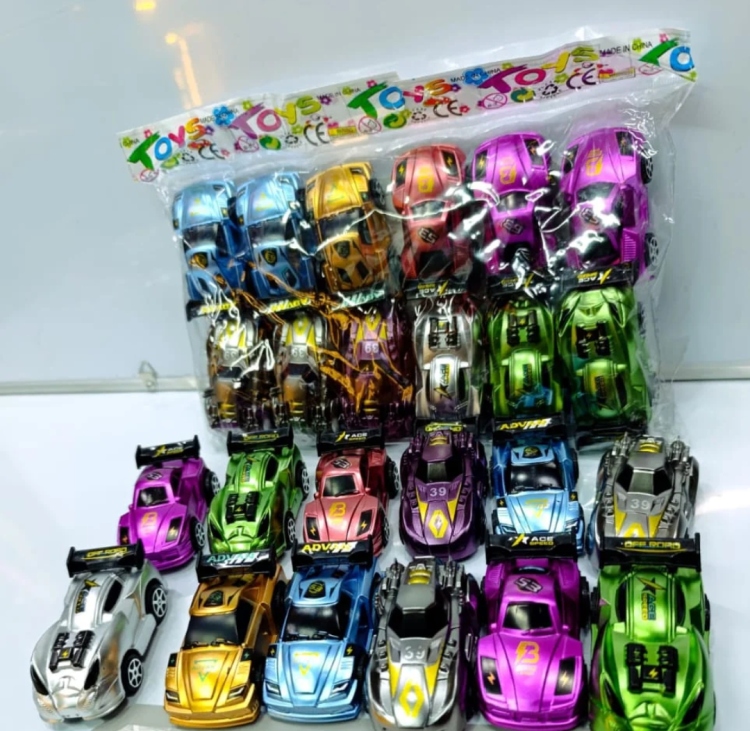 سيارات لعبة بلاستك ملونة 