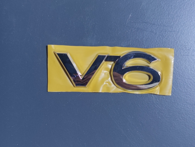 شعار V6 كروم ثقيل