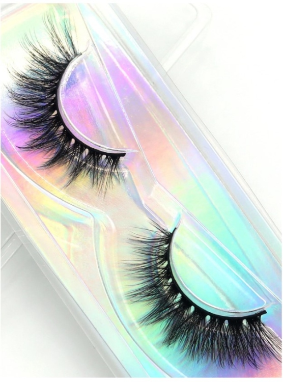 1 pair of false eyelashes رموش صناعية 1 زوج 