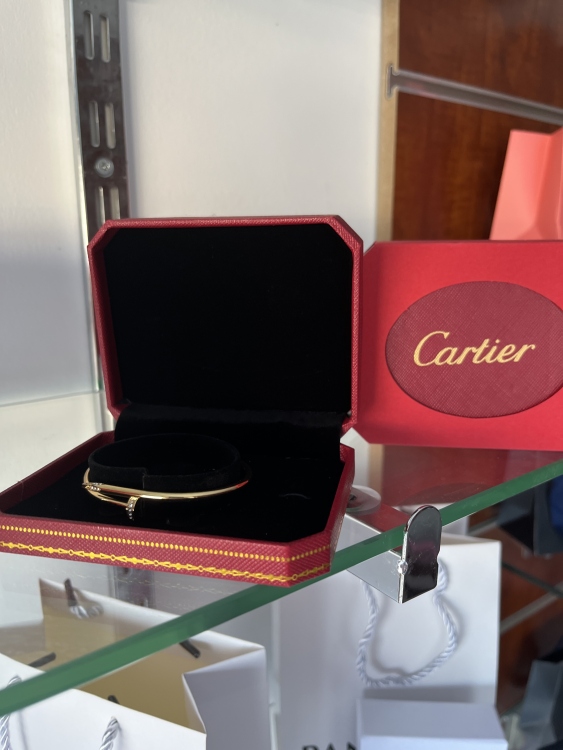 اسوارة كارتير مختومة مع علبة البراند 