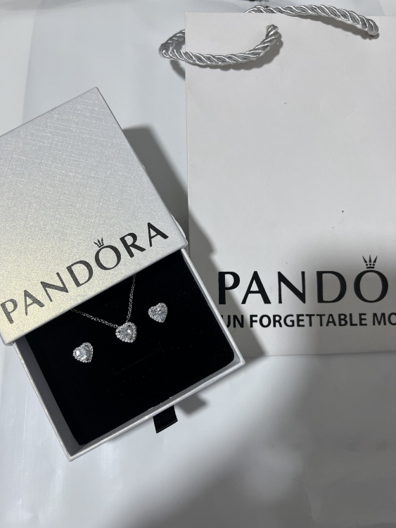 طقم موديل بندورا  ابيض ستانليس