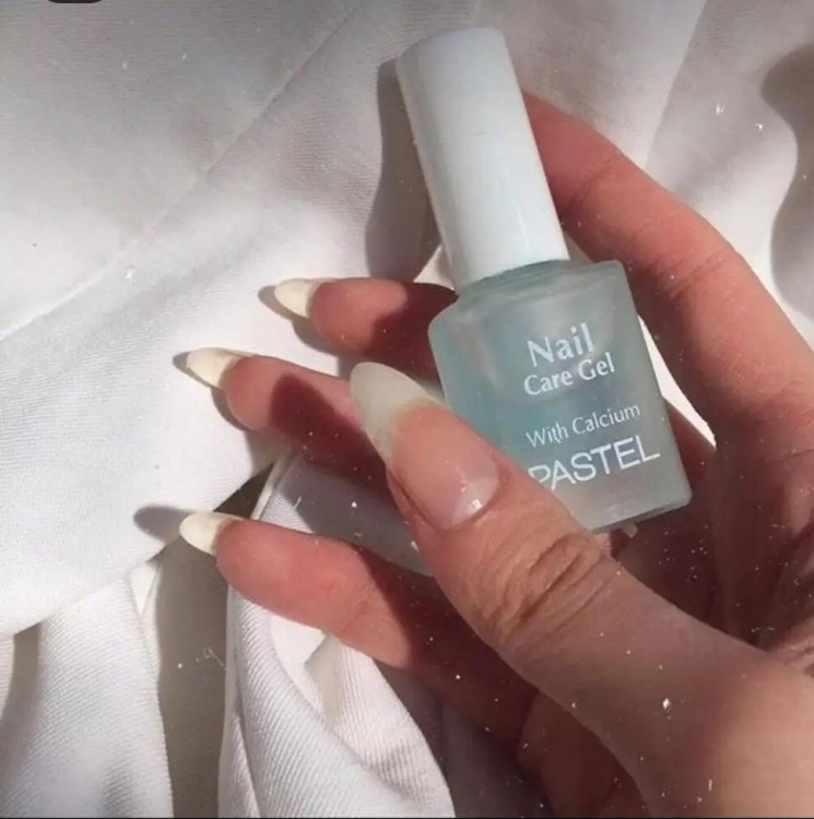 Pastel nail care gel with calcium