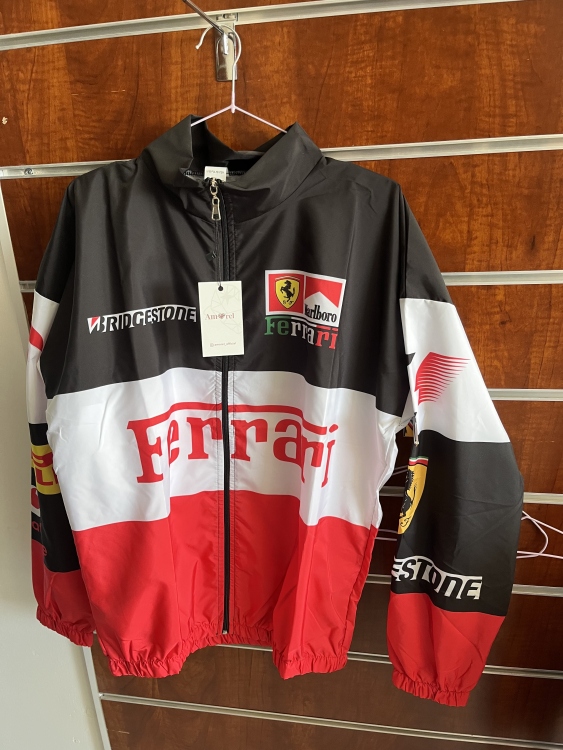 جاكيت فيراري خفيف 