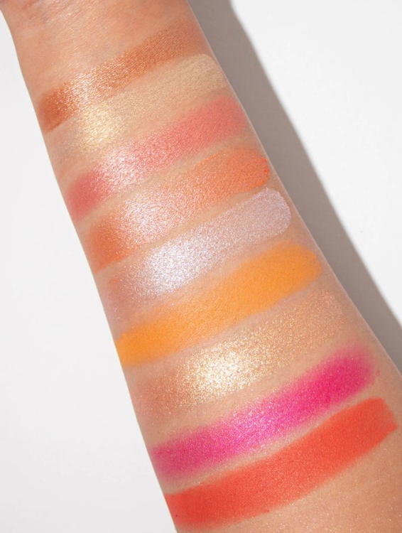 Makeup Revolution, Forever Flawless Regal Romance Eyeshadow Palette رفليوشن، ايشدو