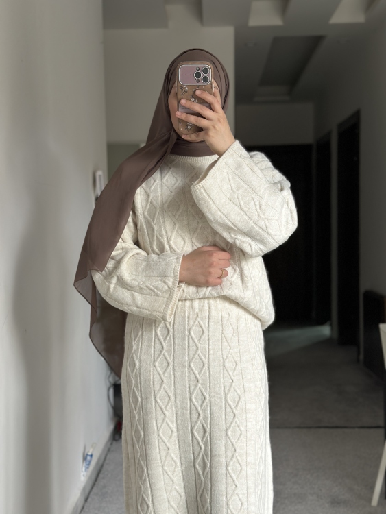 طقم صوف ناعم (اوفوايت)