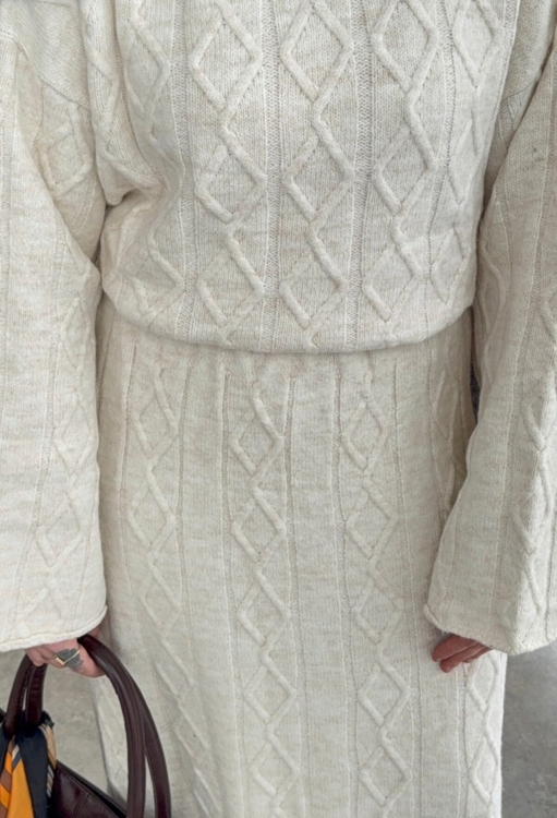 طقم صوف ناعم (اوفوايت)